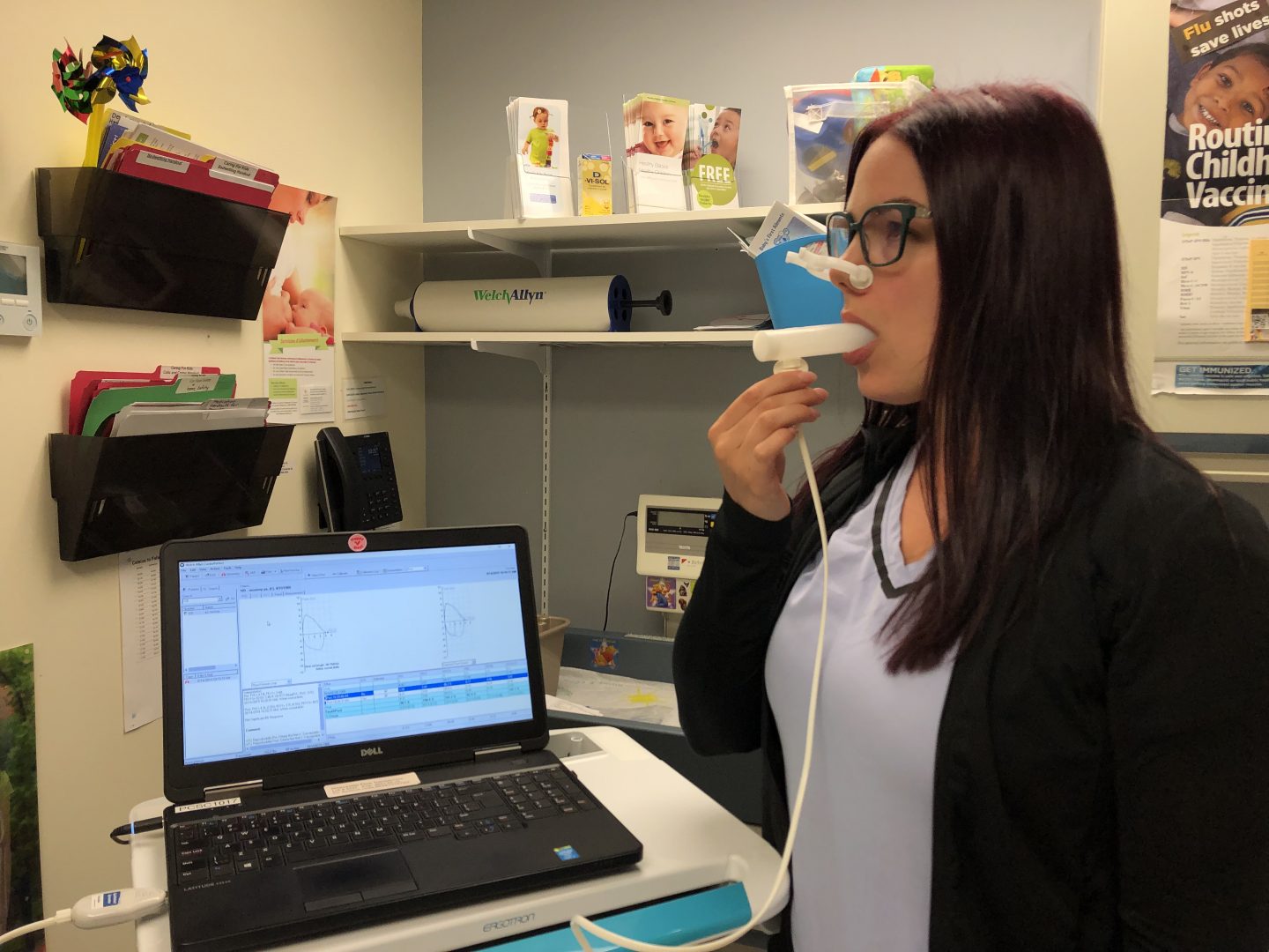 Photo of a registered nurse using Alban’s new spirometry system.